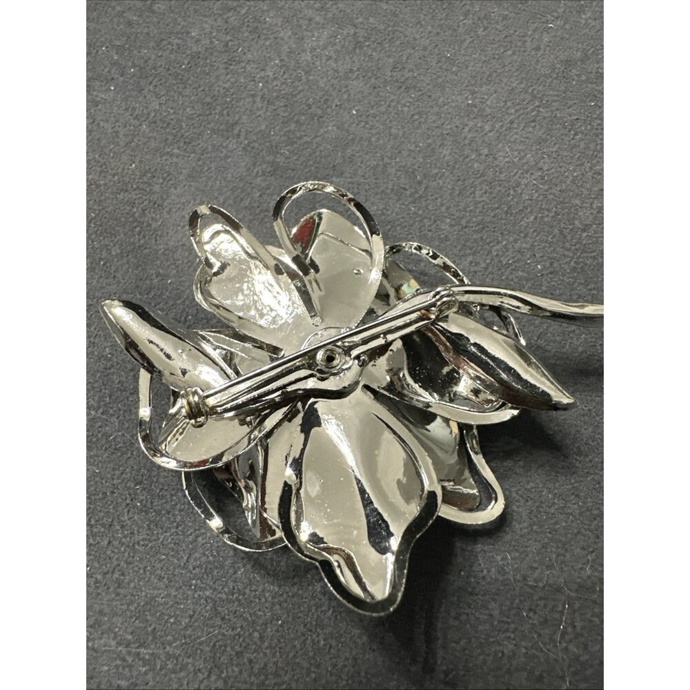 Vintage Metal Flower Aurora Borealis Brooch Silvertone - Picture 2 of 3